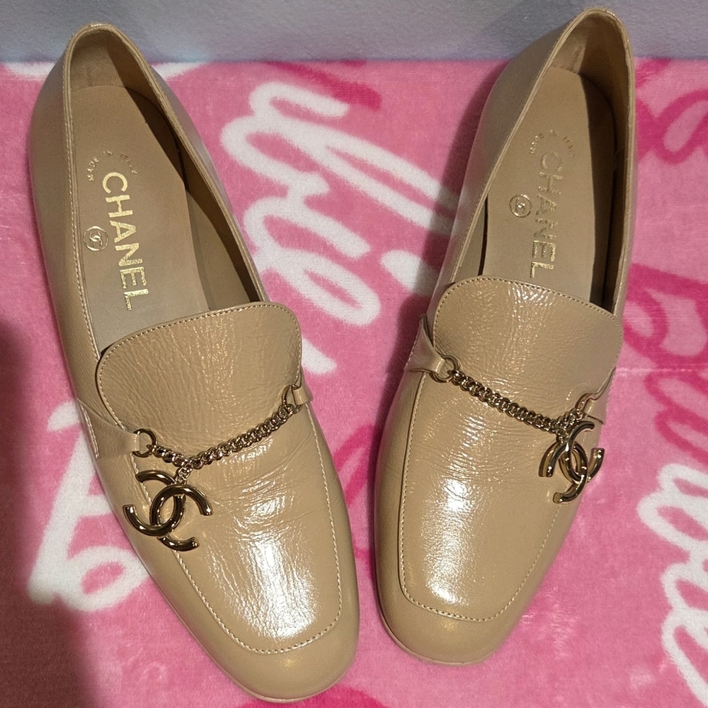 Chanel Women's Tan Loafer With Gold Accent CC Chain, Size 37.5